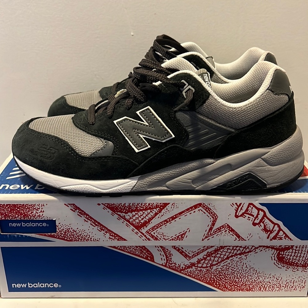 **🔥PRICE DROP🔥** New Balance 850 (EUC)